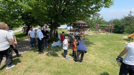 svg+xml,%3Csvg%20xmlns%3D%22http%3A%2F%2Fwww.w3 Unutulmaz Anılar ve Yeni Dostluklarla: 2026 Düzce Amatör Telsiz Kampı’nın Ardından...