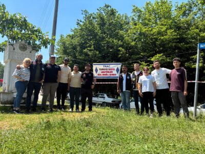 svg+xml,%3Csvg%20xmlns%3D%22http%3A%2F%2Fwww.w3 Unutulmaz Anılar ve Yeni Dostluklarla: 2026 Düzce Amatör Telsiz Kampı’nın Ardından...