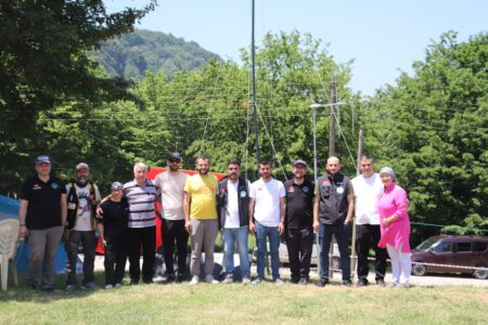 svg+xml,%3Csvg%20xmlns%3D%22http%3A%2F%2Fwww.w3 Unutulmaz Anılar ve Yeni Dostluklarla: 2026 Düzce Amatör Telsiz Kampı’nın Ardından...