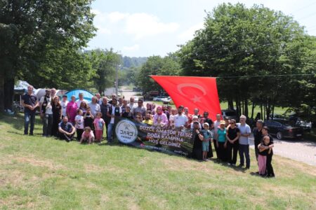 svg+xml,%3Csvg%20xmlns%3D%22http%3A%2F%2Fwww.w3 Unutulmaz Anılar ve Yeni Dostluklarla: 2026 Düzce Amatör Telsiz Kampı’nın Ardından...
