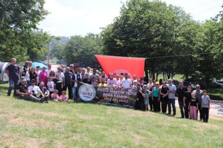 svg+xml,%3Csvg%20xmlns%3D%22http%3A%2F%2Fwww.w3 Unutulmaz Anılar ve Yeni Dostluklarla: 2026 Düzce Amatör Telsiz Kampı’nın Ardından...