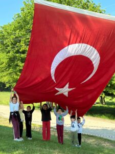 svg+xml,%3Csvg%20xmlns%3D%22http%3A%2F%2Fwww.w3 Unutulmaz Anılar ve Yeni Dostluklarla: 2026 Düzce Amatör Telsiz Kampı’nın Ardından...
