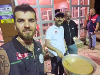 svg+xml,%3Csvg%20xmlns%3D%22http%3A%2F%2Fwww.w3 Unutulmaz Anılar ve Yeni Dostluklarla: 2026 Düzce Amatör Telsiz Kampı’nın Ardından...